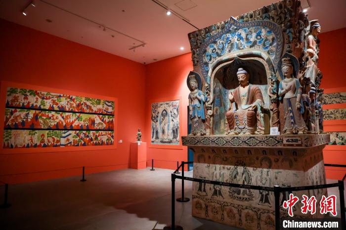2022年8月29日，“文明的印记——敦煌艺术大展”在北京揭幕。图为展览现场。　敦煌研究院供图