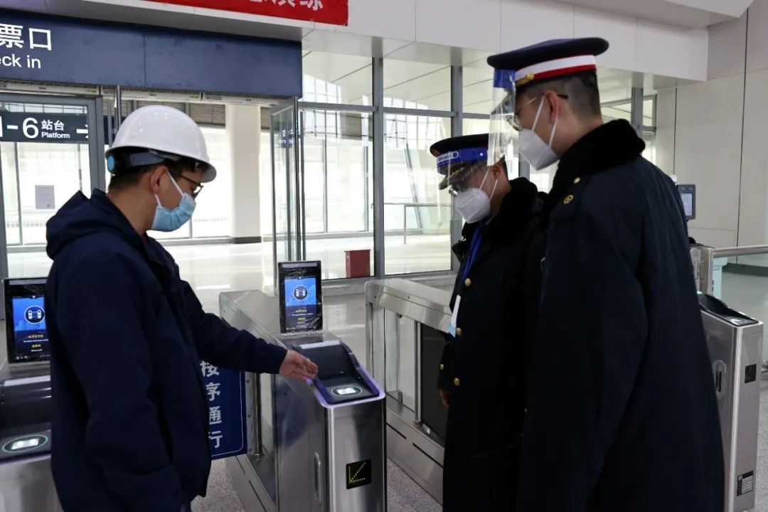 银兰高铁中兰段（甘肃段）旅客服务系统调试有序推进