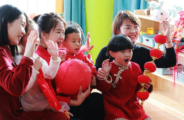 甘肃张掖：幼儿园里欢乐多
