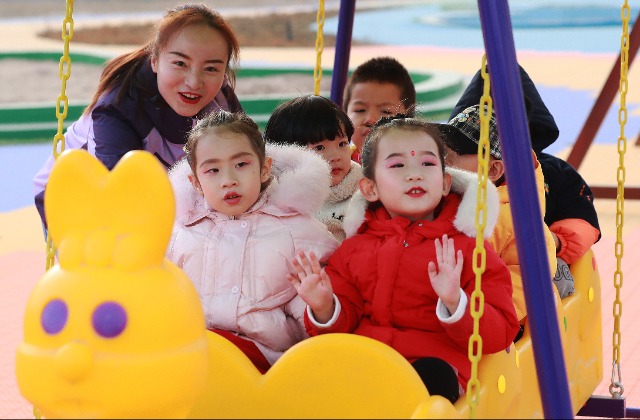 甘肃张掖：幼儿园里欢乐多