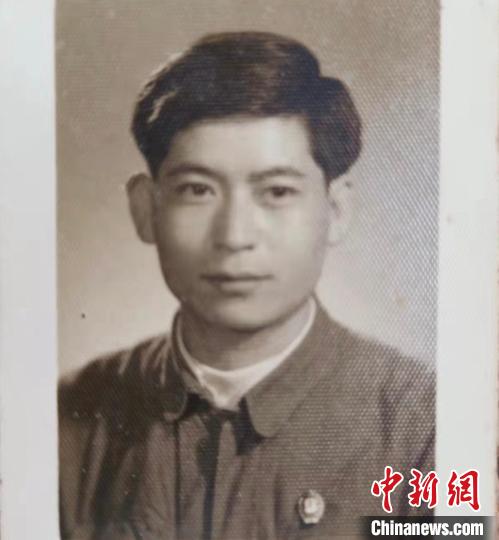 (新春走基层)从慢火车到复兴号三代铁路人见证新老成昆线
