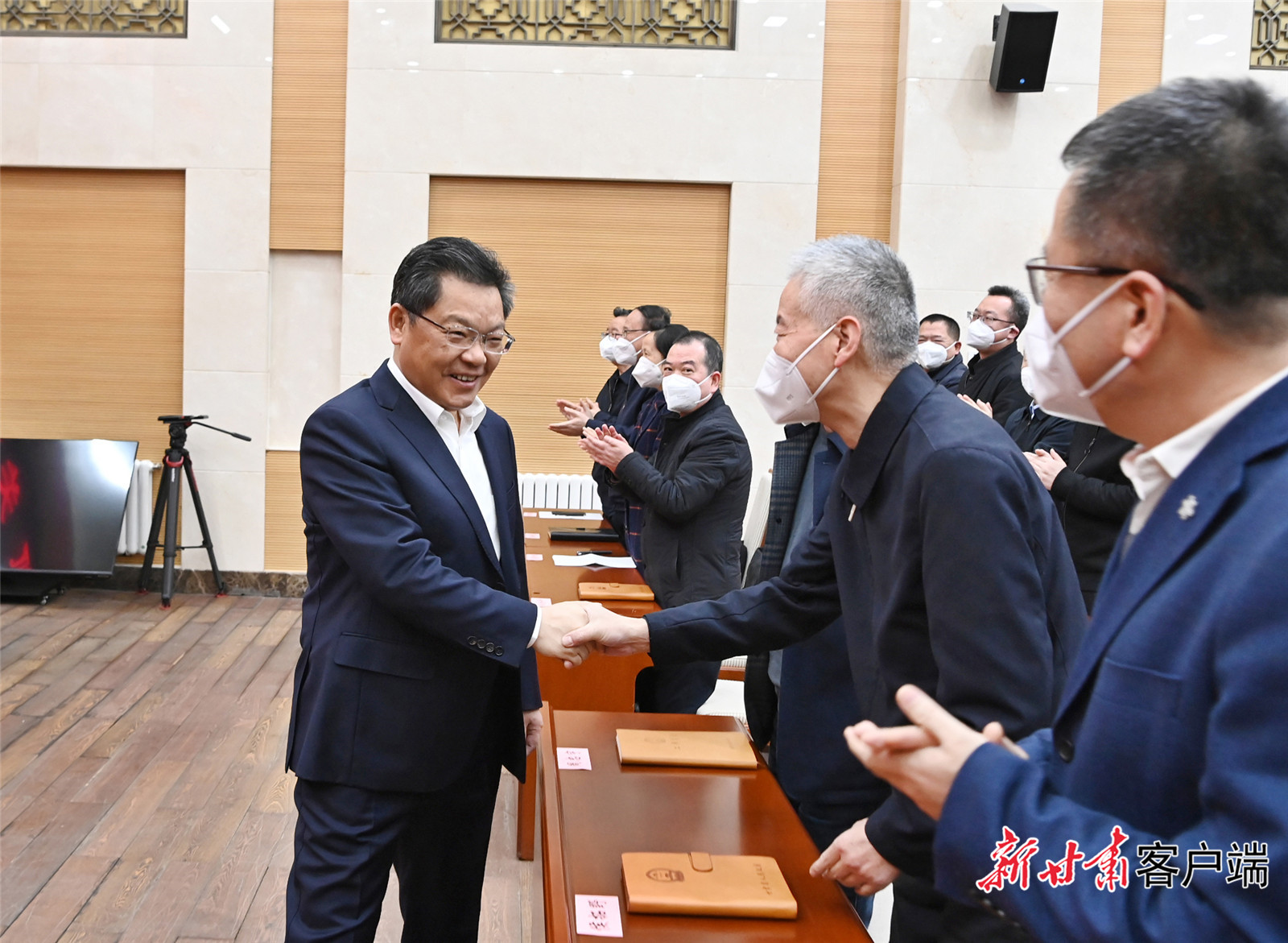 《无极五娱乐怎么样?_【甘快看】任振鹤在看望慰问省政府办公厅机关干部时强调：更加自觉坚持和捍卫“两个确立” 用实干实绩书写富民兴陇新答卷》