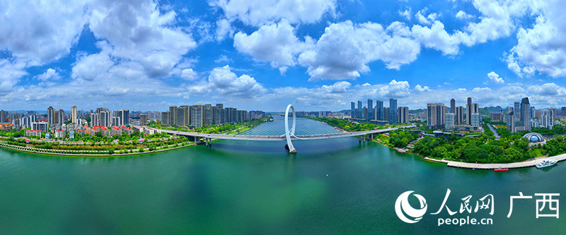 流经柳州市区的柳江。人民网 付华周摄