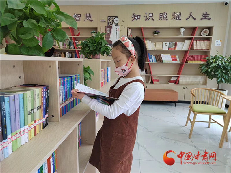 平凉华亭市：点燃读书热情 共建书香社区