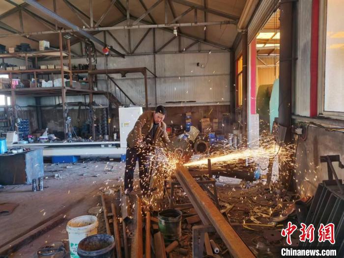 内蒙古“农民发明家”张朋:让外来农机具“服水土”、接地气