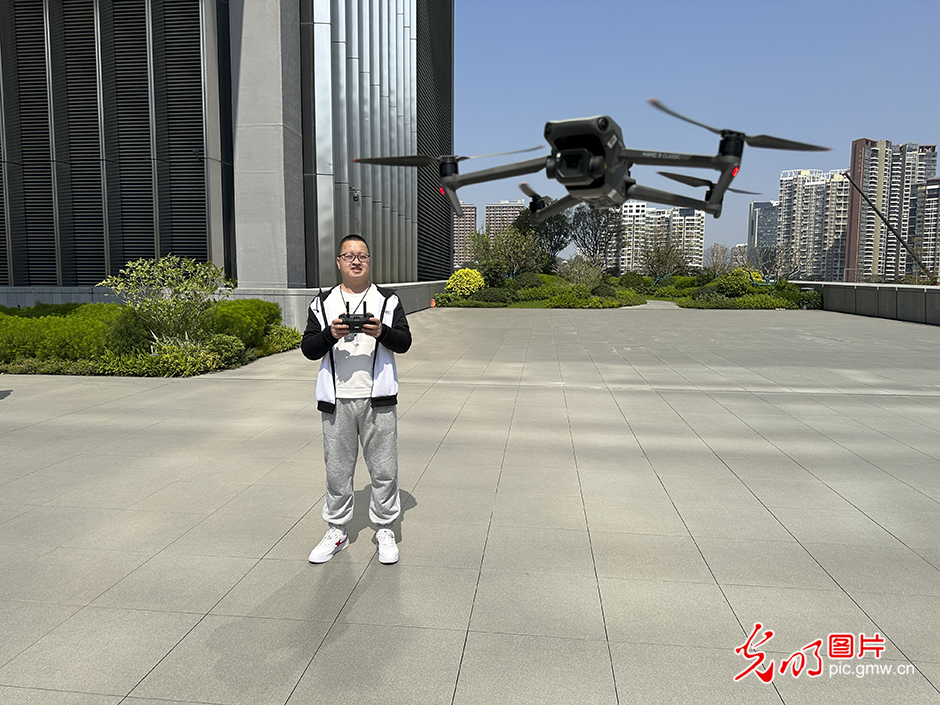 【高质量发展看中国】无人机重塑生产力 “天空之城”中的高质量发展 【高质量发展看中国】无人机重塑生产力 “天空之城”中的高质量发展