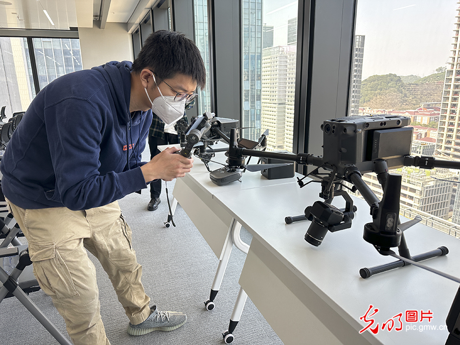 【高质量发展看中国】无人机重塑生产力 “天空之城”中的高质量发展 【高质量发展看中国】无人机重塑生产力 “天空之城”中的高质量发展