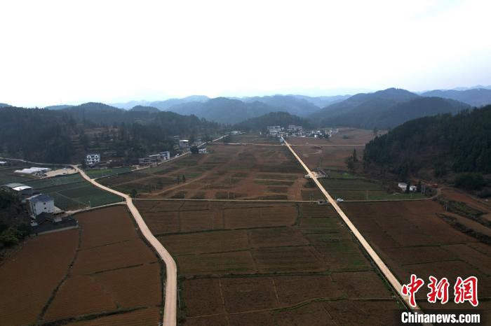 图为施秉县杨柳塘地坝坝区。 吴昌前 摄 图为施秉县杨柳塘地坝坝区。 吴昌前 摄