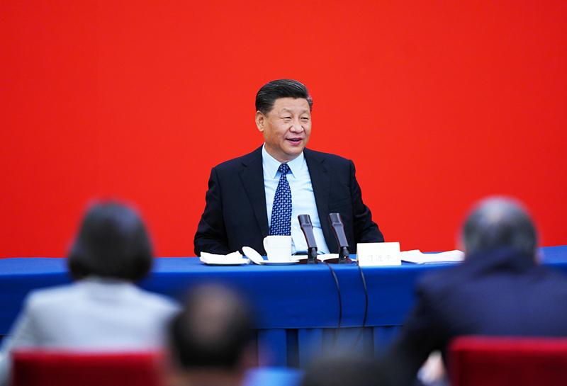 2020年5月23日上午,习近平总书记看望参加全国政协十三届三次会议的经济界委员,并参加联组会,听取意见和建议。