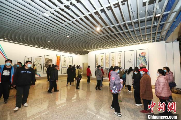 图为“非凡冬残奥 一起向未来”主题文化展。　主办方供图