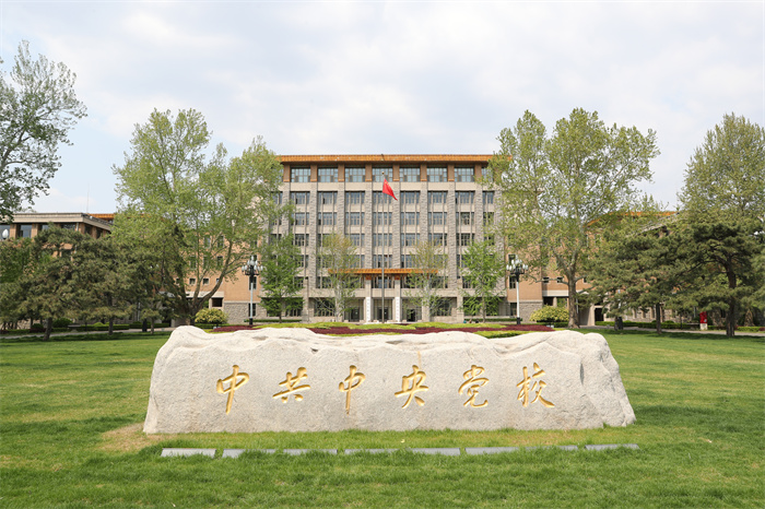 让党的声音更加“铿锵有理”——“理响中国之铿锵有‘理’·党校公开课第五季”侧记 让党的声音更加“铿锵有理”——“理响中国之铿锵有‘理’·党校公开课第五季”侧记