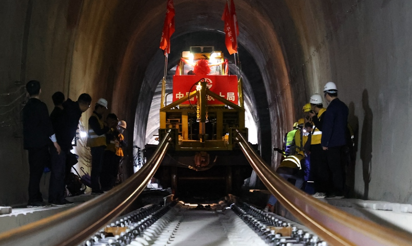 龙龙高铁福建段开始铺轨 预计2023年年底具备开通运营条件