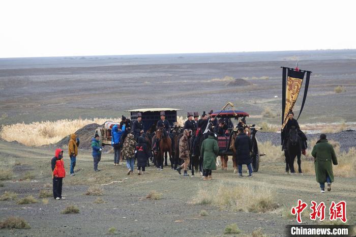 《大秦赋》在乌尔禾区拍摄花絮。 庞博 摄 《大秦赋》在乌尔禾区拍摄花絮。 庞博 摄