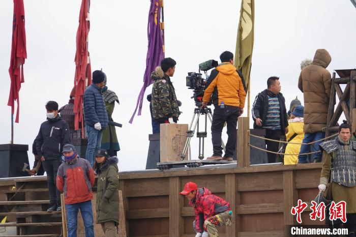 《大秦赋》在乌尔禾区拍摄花絮。 庞博 摄 《大秦赋》在乌尔禾区拍摄花絮。 庞博 摄