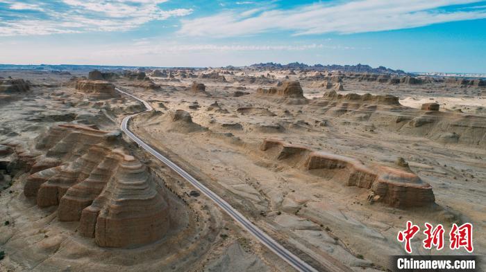 乌尔禾世界魔鬼城是《卧虎藏龙》《七剑下天山》等影视剧的拍摄地。 乌尔禾区委宣传部提供 乌尔禾世界魔鬼城是《卧虎藏龙》《七剑下天山》等影视剧的拍摄地。 乌尔禾区委宣传部提供