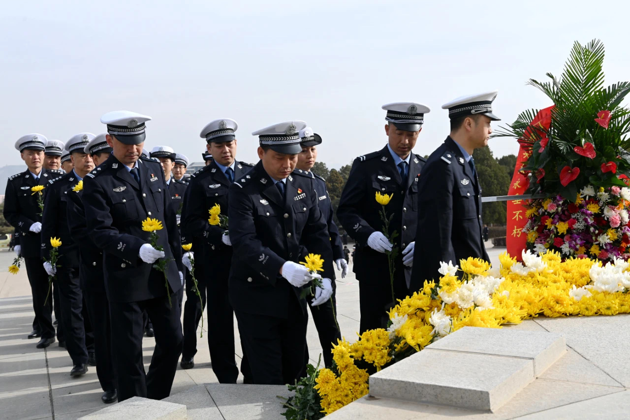 兰州:全体民警辅警排列整齐,依次向人民英(21554038)-20230401205332.jpg 兰州:全体民警辅警排列整齐,依次向人民英(21554038)-20230401205332.jpg
