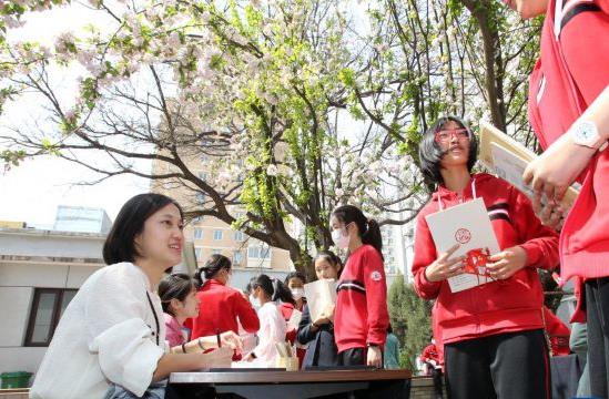 春日里的“海棠诗会”