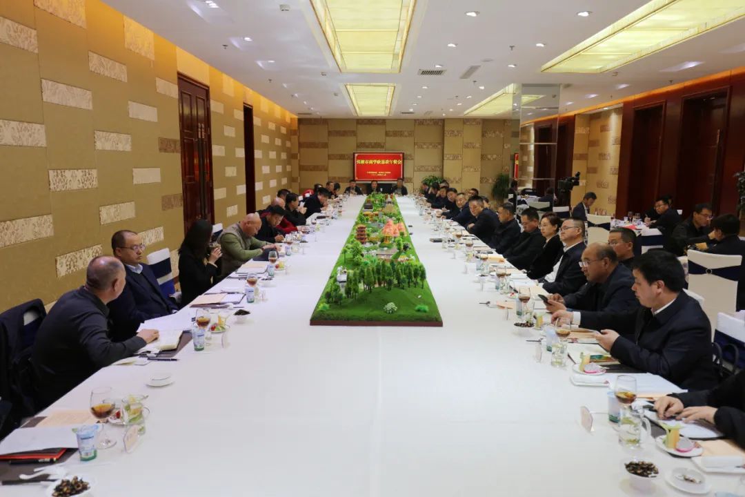 卢小亨在张掖市商学政恳谈早餐会上强调 锚定农业强市目标 携手打造现代丝路寒旱农业高地