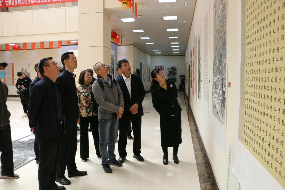 “大地欢歌”全省乡村文化活动年群文书法美术作品展巡展在张掖市甘州区文化馆开幕