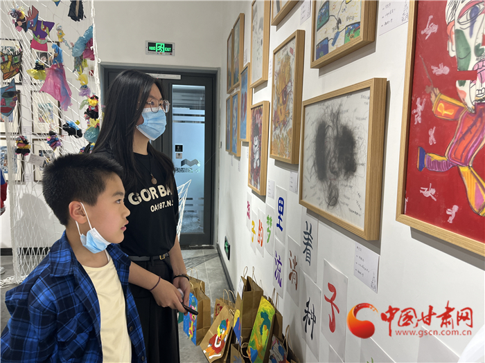 兰州多所小学联合开展儿童画展迎“六一”：小小作品点亮孩子缤纷童年梦想