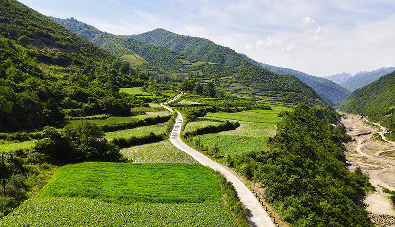 宕昌南河镇：山村路通畅 美景如画来