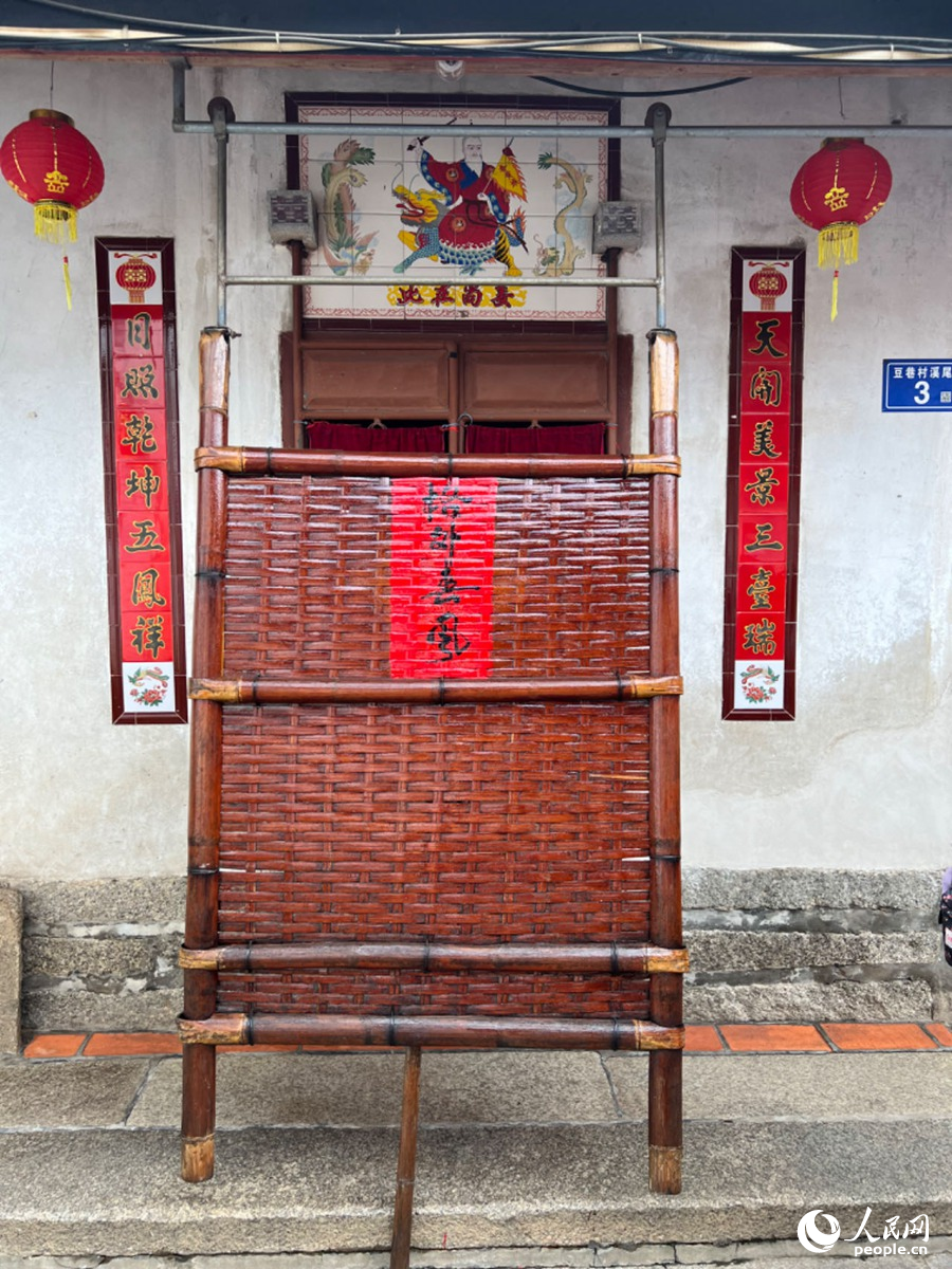 探海澄城隍庙、访红砖建筑群……“中国有约·相约福建”媒体采访团走进漳州