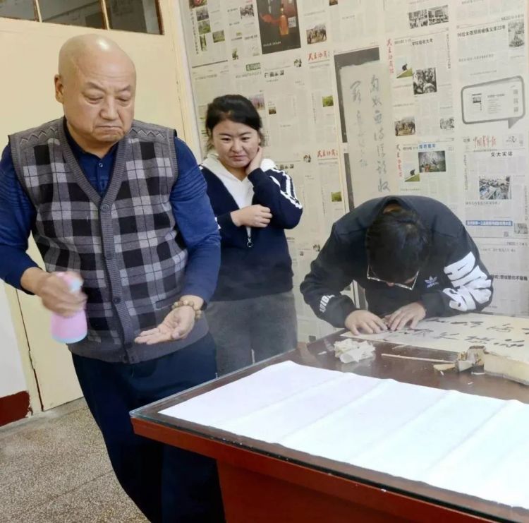 定西的这项技艺，能让残损的古老字画再现青春活力