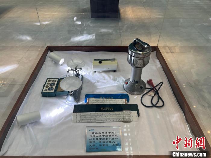 图为以前所用的仪器。　薛蒂 摄