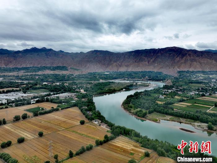 图为黄河岸畔景色。(资料图) 李玉峰 摄