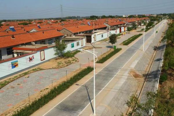 后仙庄村整治后道路整洁,住房整齐划一