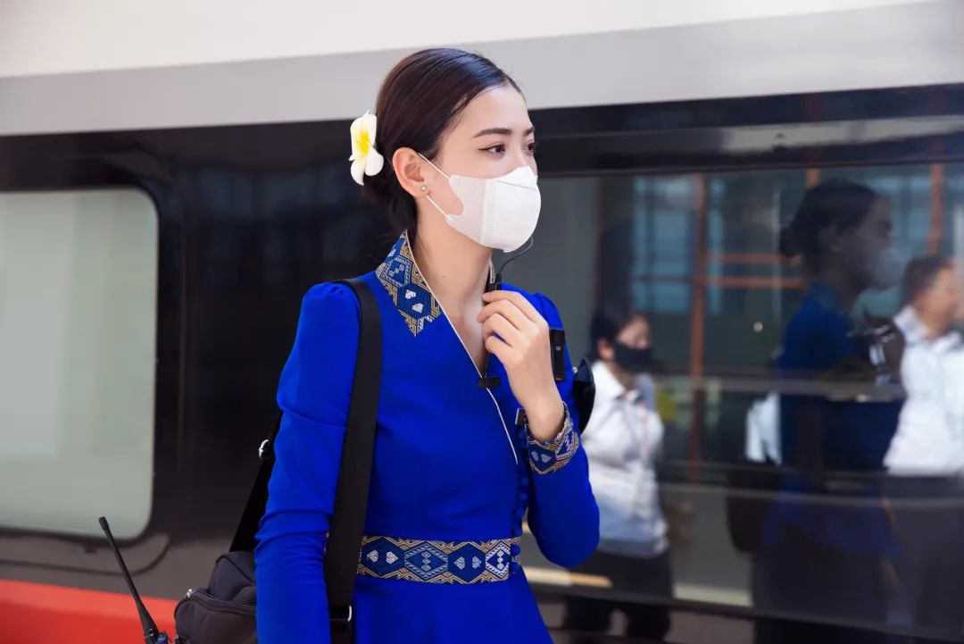 别惊讶，这趟列车上有三名列车长！