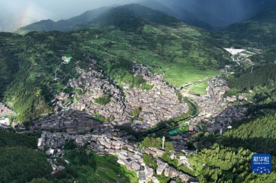 8月1日拍摄的贵州省黔东南苗族侗族自治州雷山县西江千户苗寨景区(无人机照片)_副本