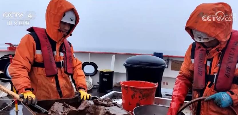 中国第13次北冰洋科学考察进行时：24小时连续科考 面临哪些挑战？