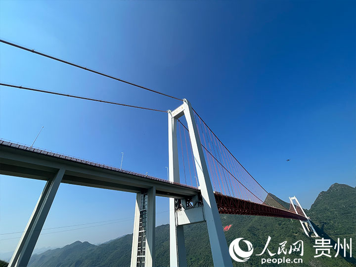 首站比赛场地贵州坝陵河大桥。人民网记者 高华摄