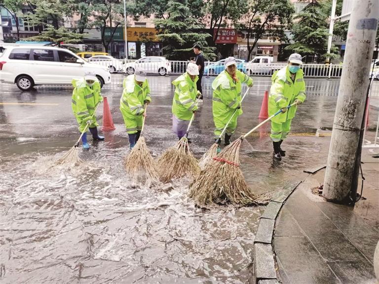 兰州市城管委：开展城区道路排涝清淤工作