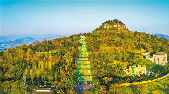 远眺龙脊岭公园。(云阳县委宣传部供图)