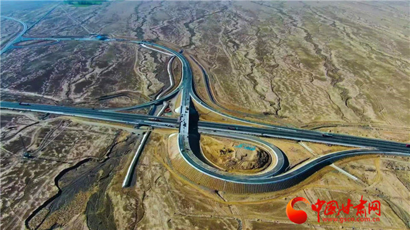 甘肃重点交通项目建设加速推进 高台元山子“开口子”工程国庆前将建成通车 