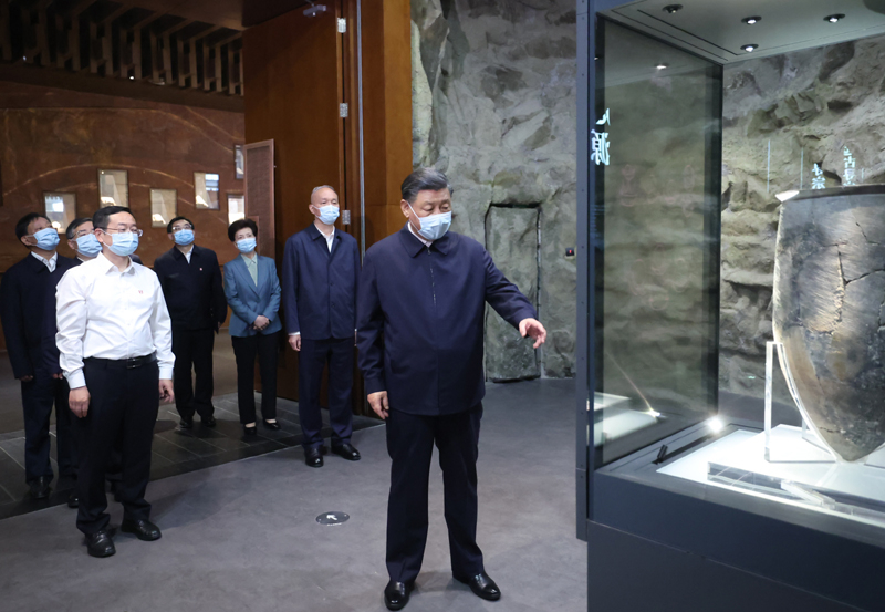 2023年6月2日,习近平来到中国历史研究院内的中国考古博物馆调研。