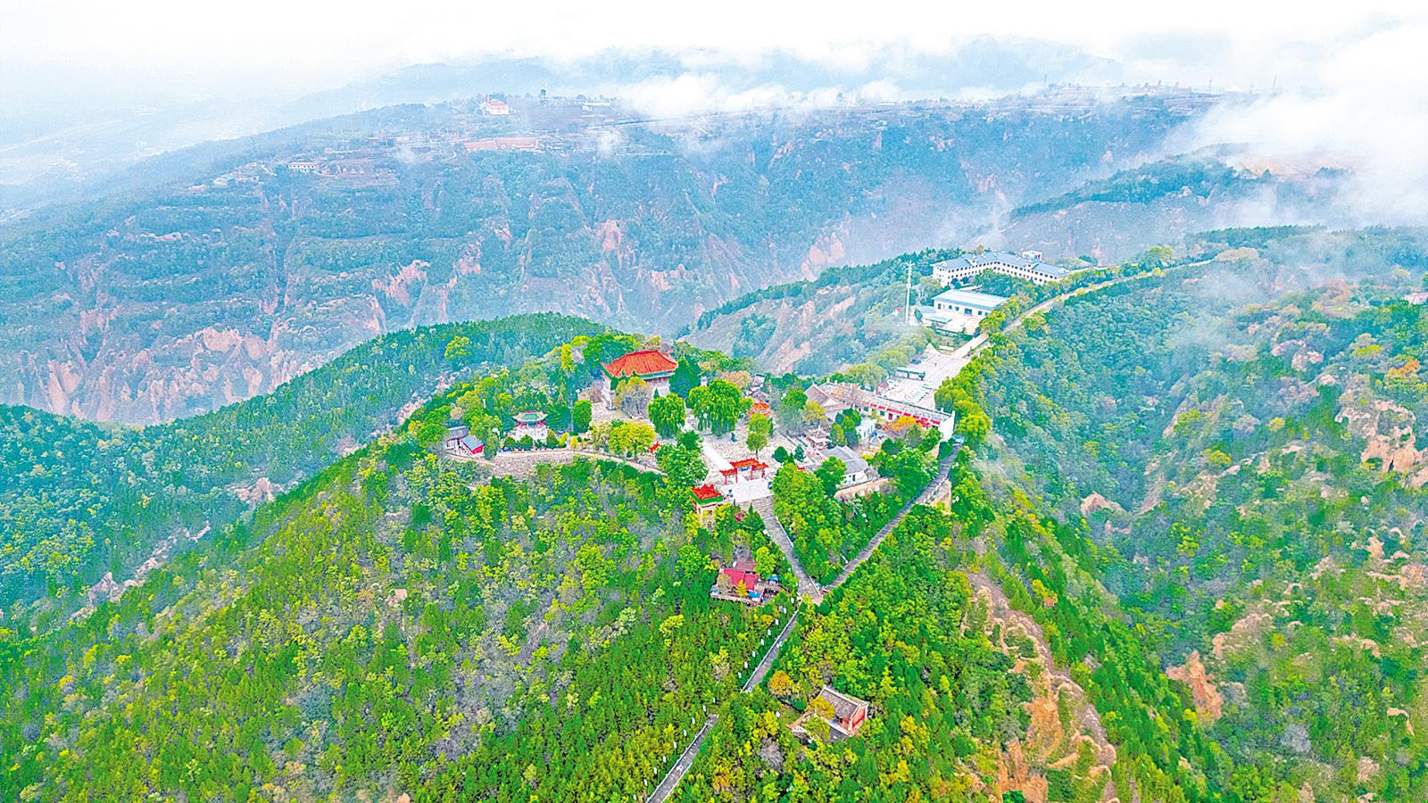 庆阳庆城县周祖陵景区满山秋叶色彩斑斓