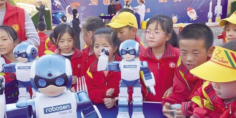 榆中县一悟小学：校园科技节里小学生享受无限乐趣