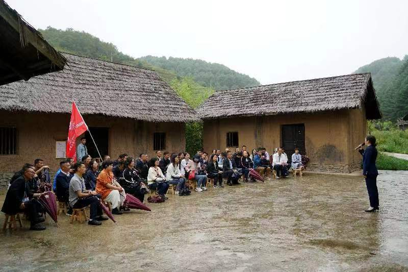 省直机关“理想信念和对党忠诚”示范培训班在海雀现场教学基地培训。
