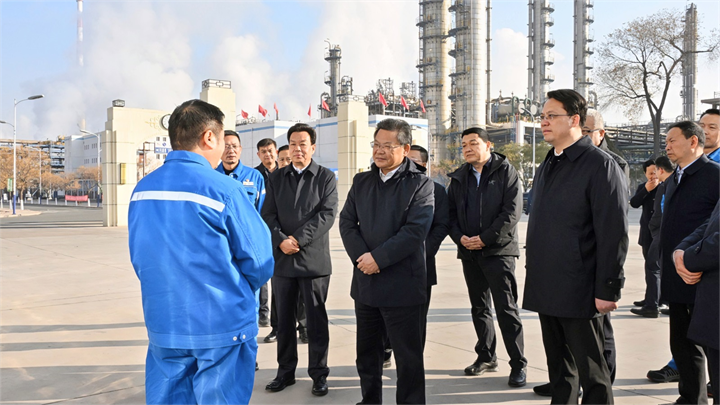 任振鹤在中石油兰州石化分公司调研