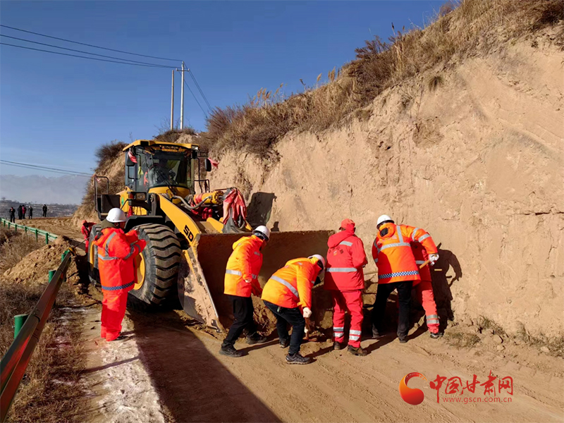 党旗在一线高高飘扬！甘肃公路交通党员干部全力开展抗震救灾