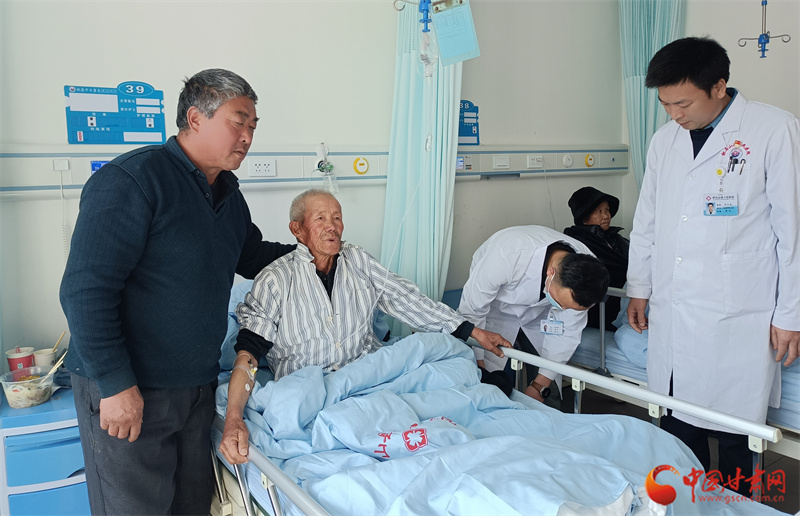 地震中受伤83岁老爷爷：“医院给我做手术过生日，我再要活20年”