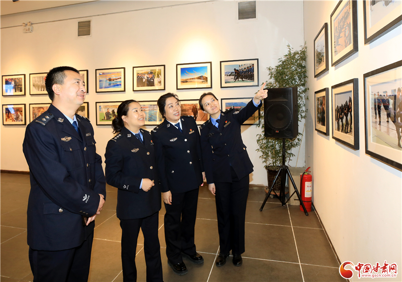 甘肃省公安厅举办主题摄影展 庆祝第四个中国人民警察节
