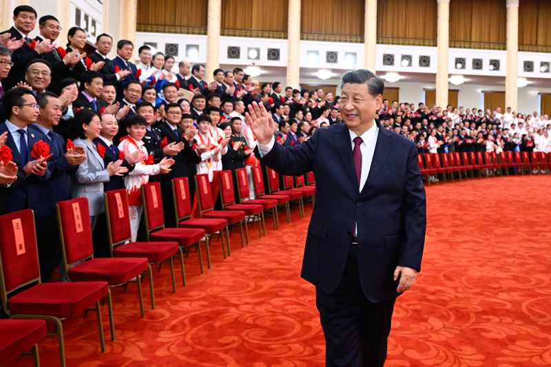 2022年4月8日,北京冬奥会、冬残奥会总结表彰大会在北京人民大会堂隆重举行。会前,习近平等会见北京冬奥会、冬残奥会突出贡献集体代表、突出贡献个人和中国体育代表团成员。