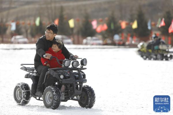 甘肃渭源:冰雪风情引游人 甘肃渭源:冰雪风情引游人