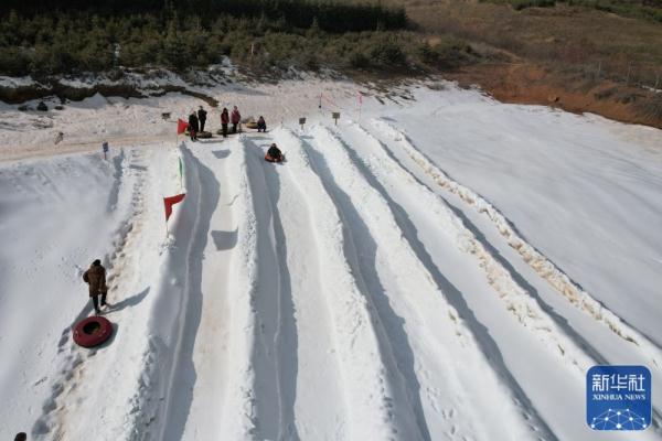 甘肃渭源:冰雪风情引游人 甘肃渭源:冰雪风情引游人