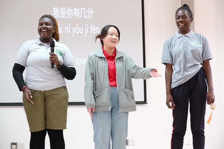 【新春走基层】内罗毕大学孔子学院中方教师:盛开在肯尼亚的中文之花