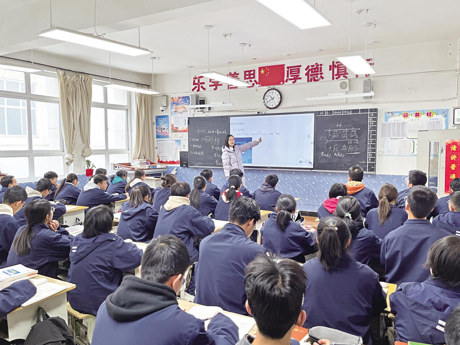 庆阳市各中小学幼儿园迎来新学期